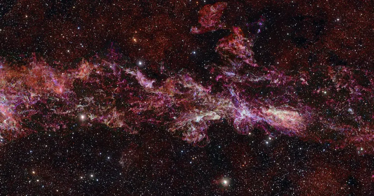 Καλλιτεχνική απεικόνιση του Γαλαξία μας Milky Way από ψηλά, με τους σπειροειδείς βραχίονες, τη ράβδο στο κέντρο και τη θέση του Ηλιακού μας Συστήματος