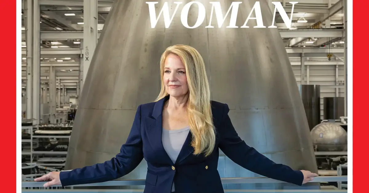 Η Gwynne Shotwell της SpaceX στο εξώφυλλο του Time, μπροστά από ρύγχος Starship σε εργοστάσιο της εταιρείας
