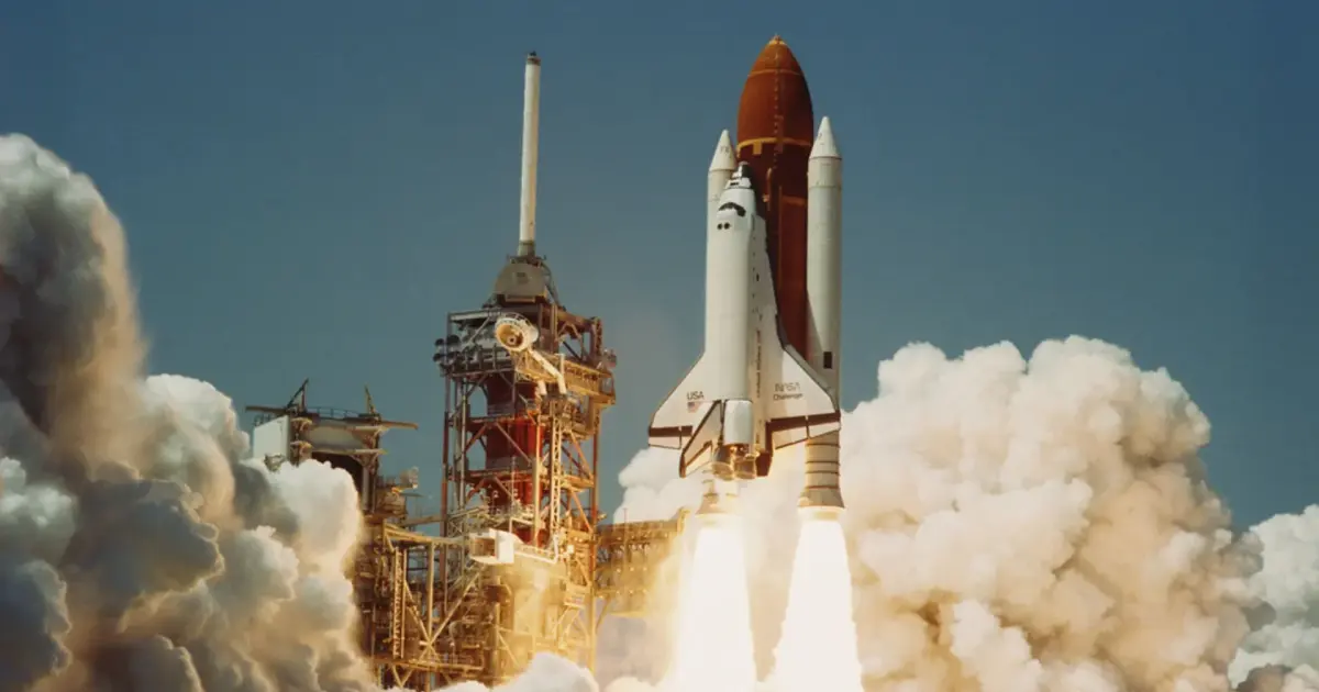 Εκτόξευση του Space Shuttle Columbia από το Kennedy Space Center, σύμβολο της εποχής του αμερικανικού επανδρωμένου διαστήματος